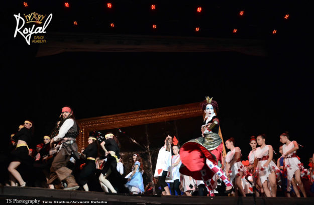 Alice Sails in Royaland #Jack_Sparrow #Red_Queen