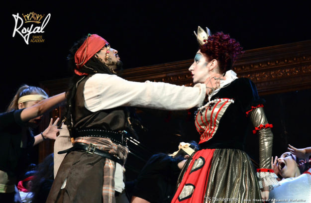 Alice Sails in Royaland #Jack_Sparrow #Red_Queen