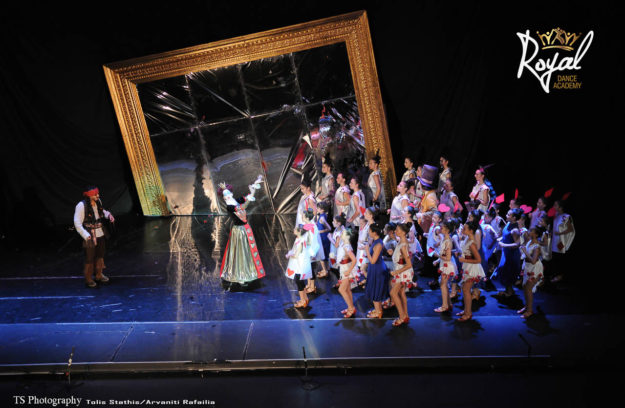 Alice Sails in Royaland