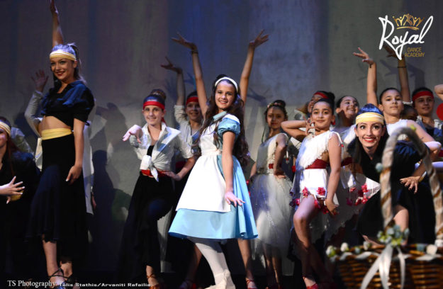 Alice Sails in Royaland