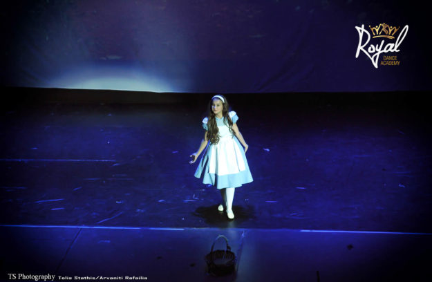 Alice Sails in Royaland #Alice