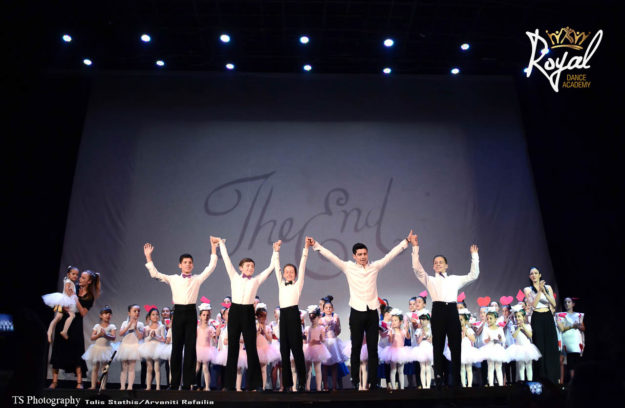 Alice Sails in Royaland