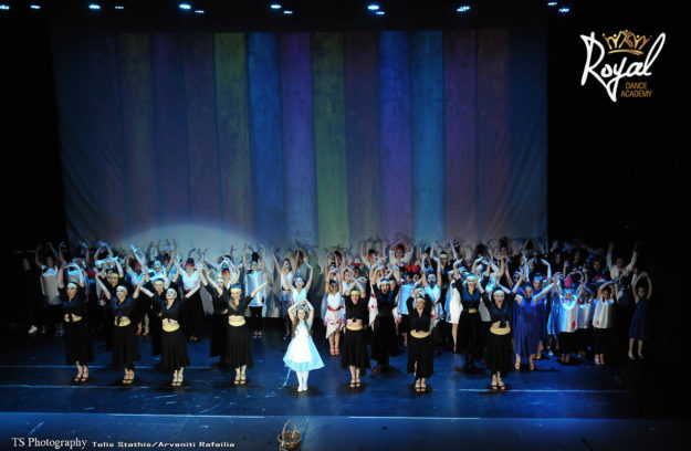 Alice Sails in Royaland