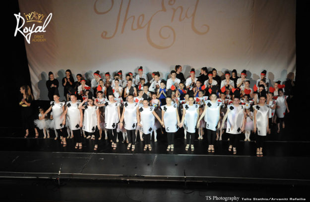 Alice Sails in Royaland