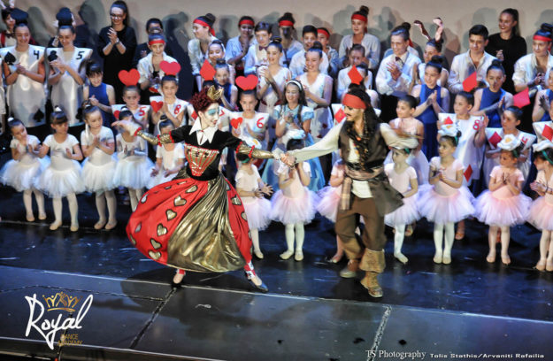 Alice Sails in Royaland