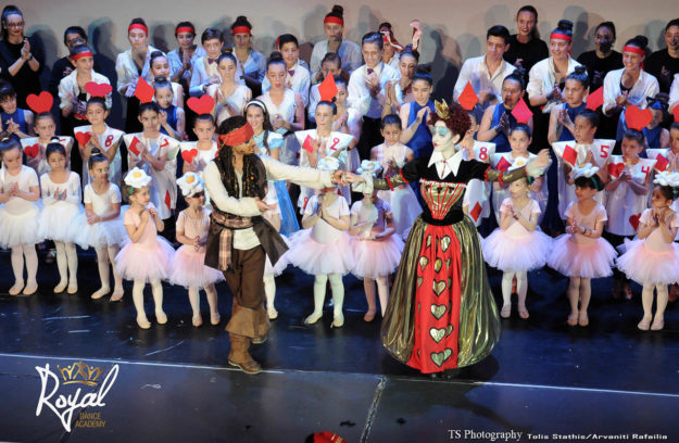 Alice Sails in Royaland