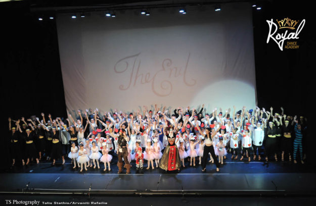 Alice Sails in Royaland