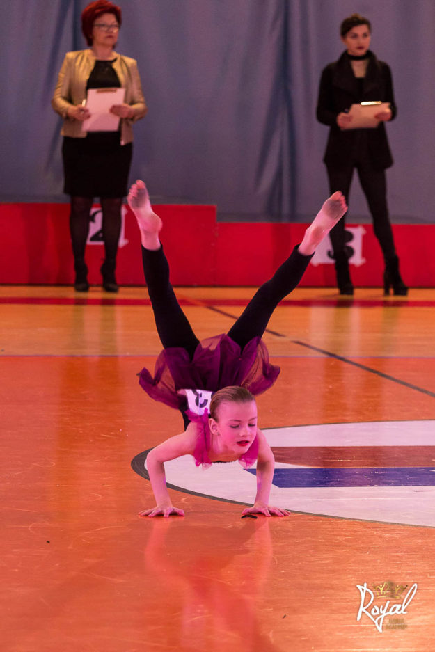 Contemporary #Ariadni